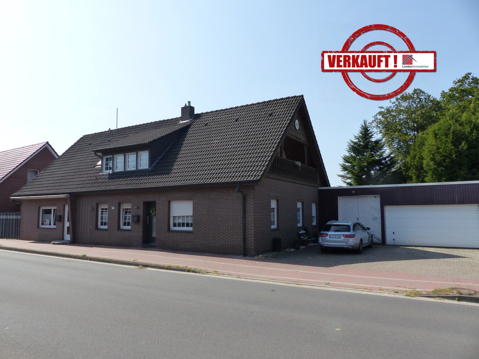 Geräumiges Einfamilienhaus mit Einliegerwohnung in zentraler Wohnlage! Geräumiges Einfamilienhaus mit Einliegerwohnung in zentraler Wohnlage!