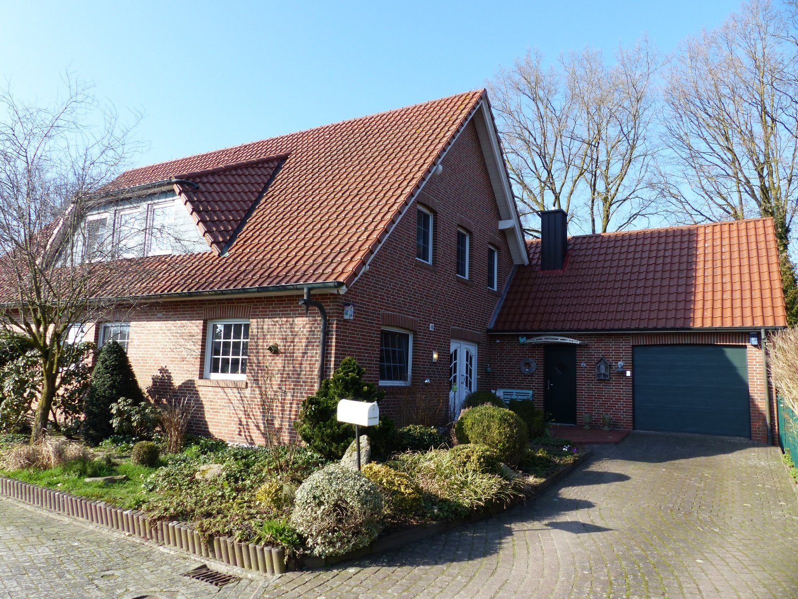 Gepflegtes EFH in ruhiger Sackgassenlage – Idyllisch an Feld- und Waldrand gelegen! Gepflegtes EFH in ruhiger Sackgassenlage – Idyllisch an Feld- und Waldrand gelegen!